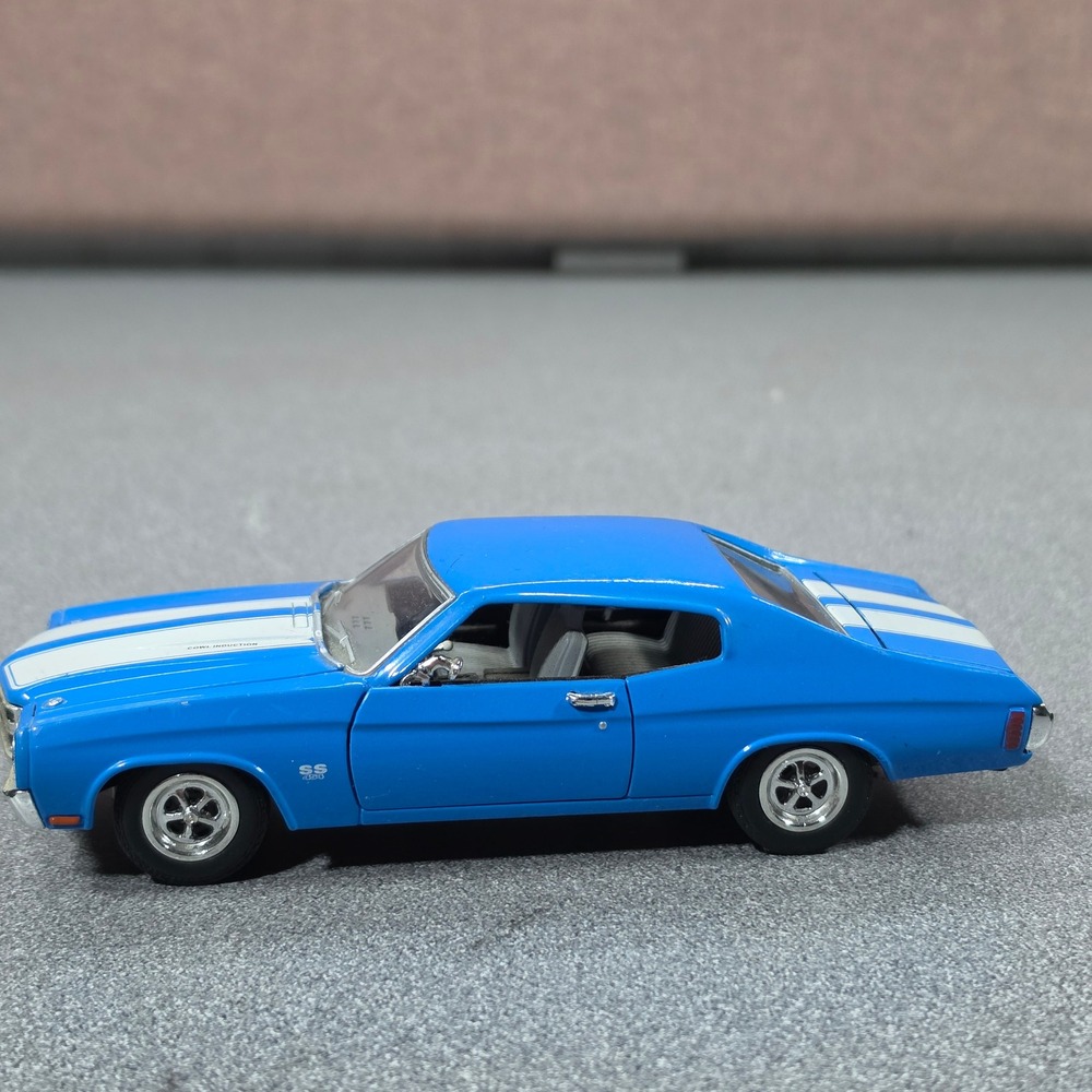 Chevrolet Chevelle SS 454 Diecast Car Blue Excellent 1970 Model